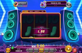Skærmbillede fra den nye Spinnin’ records Raving Reels spilleautomat fra Play’n GO.