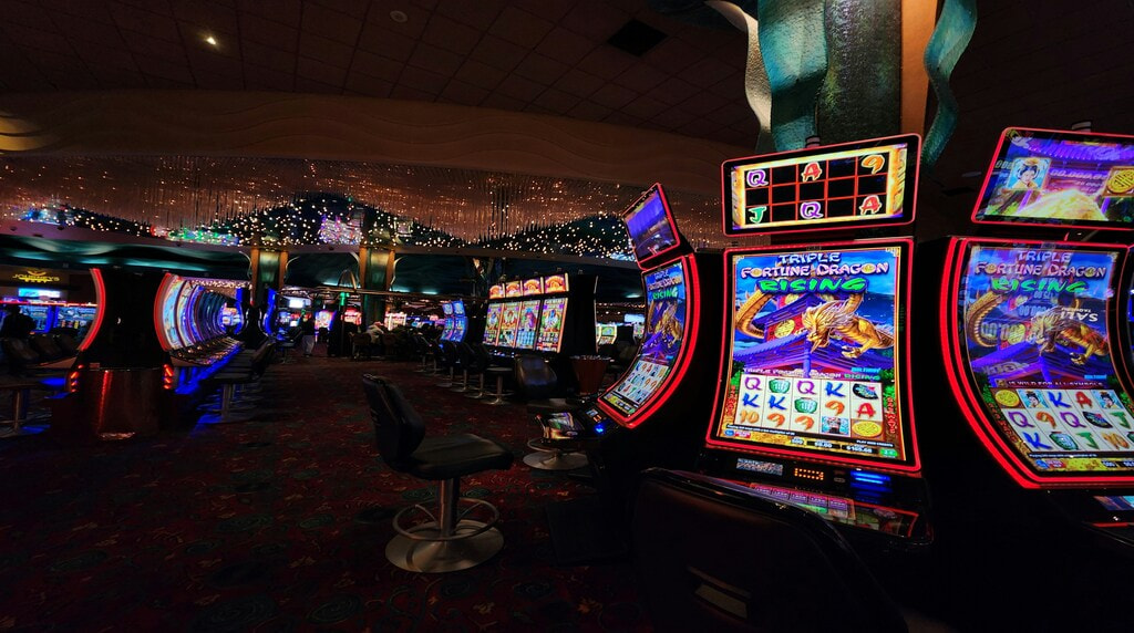 Mange slots på casino lyser op