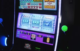 Slot machine accesa in un casinò