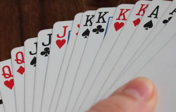 Carte da gioco con scale di Jack, Re e Assi