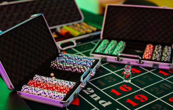 Fiches da casinò su tavolo roulette