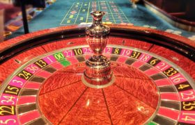 Roulette europea sul tavolo di un casinò