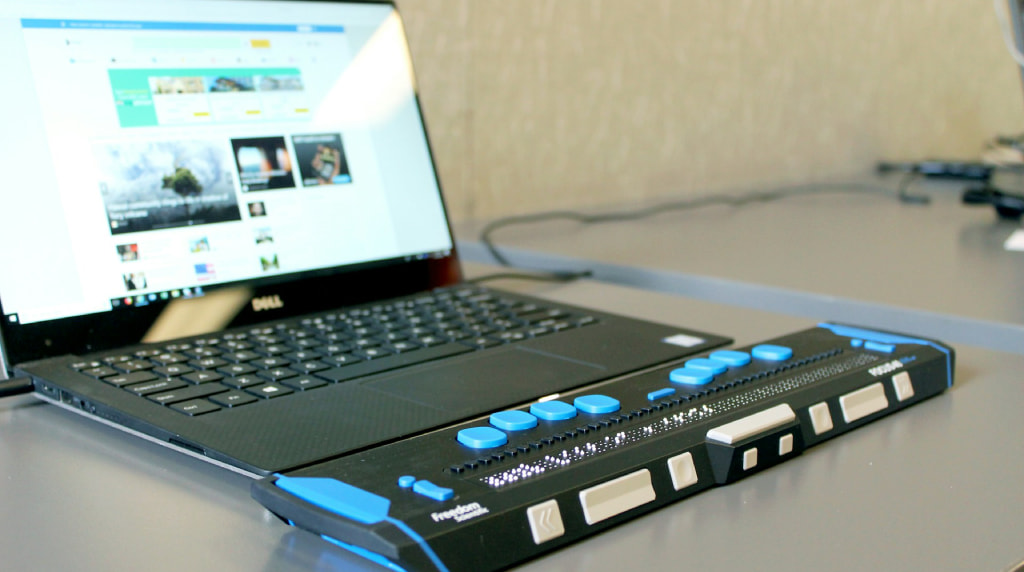 Laptop met hulpmiddelen voor slechtzienden