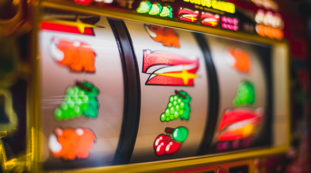 Close-up van een slot (gokkast) met klassieke symbolen