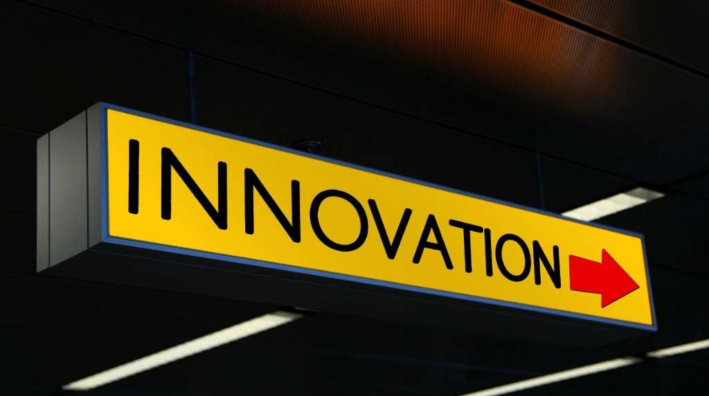 Semn galben cu textul „INNOVATION”