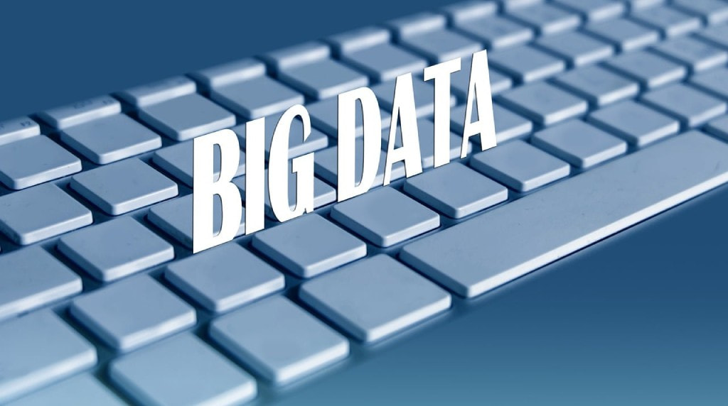Text “Big Data” pe tastatura calculatorului