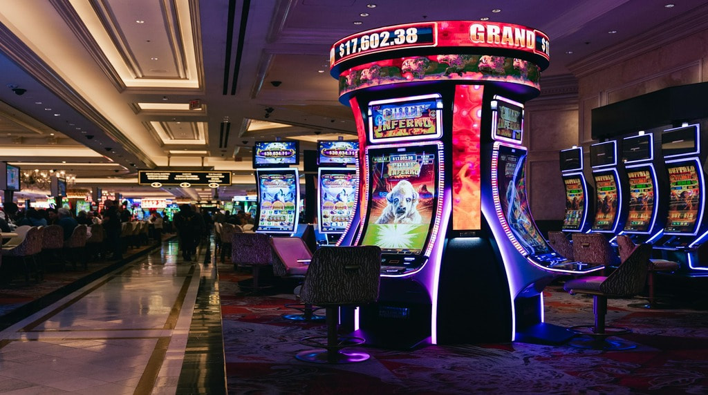 Sloturi cu jackpot într-un cazinou